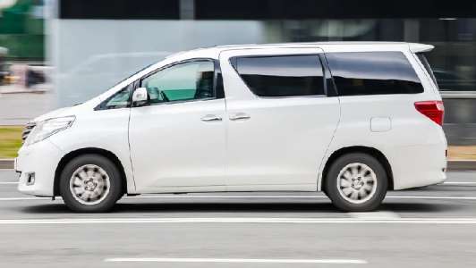В компании Toyota сообщили, какими шинами будут комплектовать минивэн Alphard