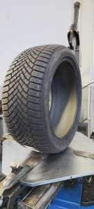 Yokohama BluEarth Winter V906 245/40 R18 97W