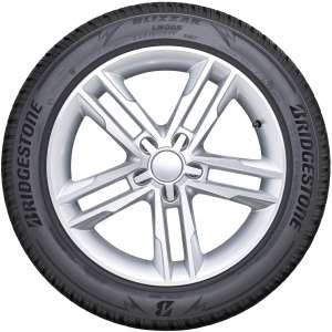 Bridgestone Blizzak LM005 215/60 R16 99H