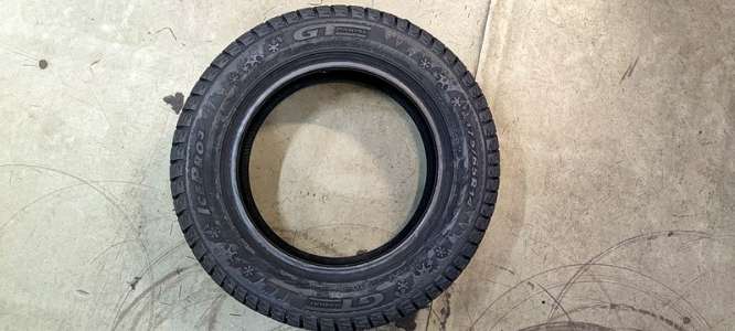 GT Radial Champiro IcePro 3 SUV 215/65 R17 99T