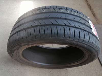 Kumho Ecsta HS52 235/45 R18 98W